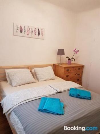 Excellent 2 bed Apartment 12 mins from Center