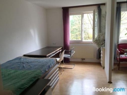 Room in maisonette with garden parking place