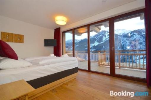 Ski-in / Ski-out Chalet Maiskogel 13a by Alpen Apartments
