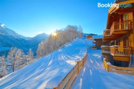 Ski-in / Ski-out Chalet Maiskogel 17c by Alpen Apartments