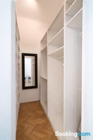 Vienna Residence High-class furnished flat in 7th district of Vienna near Volkstheater