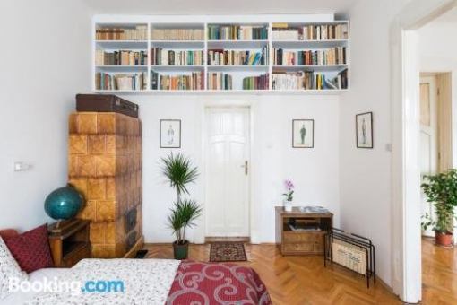 A spacious and quiet apartment with two bedrooms