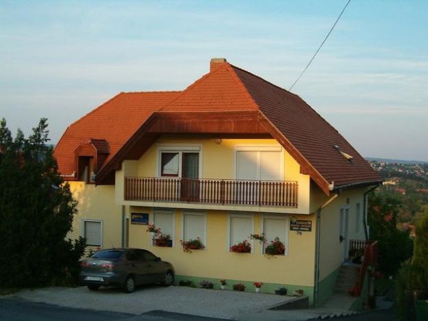 Heviz Yellow Apartmenthouse