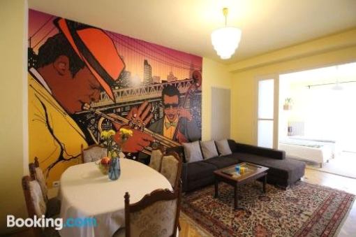 The House of JAZZ 4BR Prime Location Flat For 11 guests